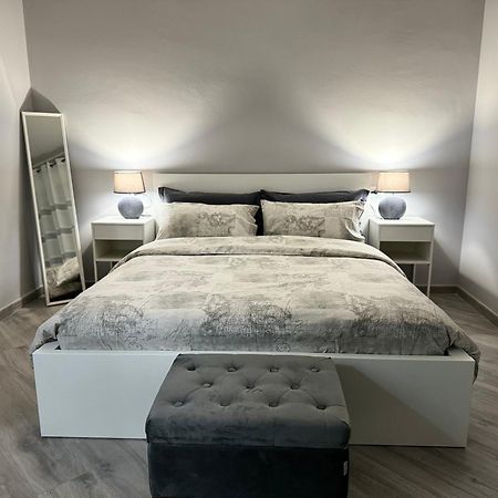 パルマTrento House Zona Stazione Centro Storicoアパートメント エクステリア 写真