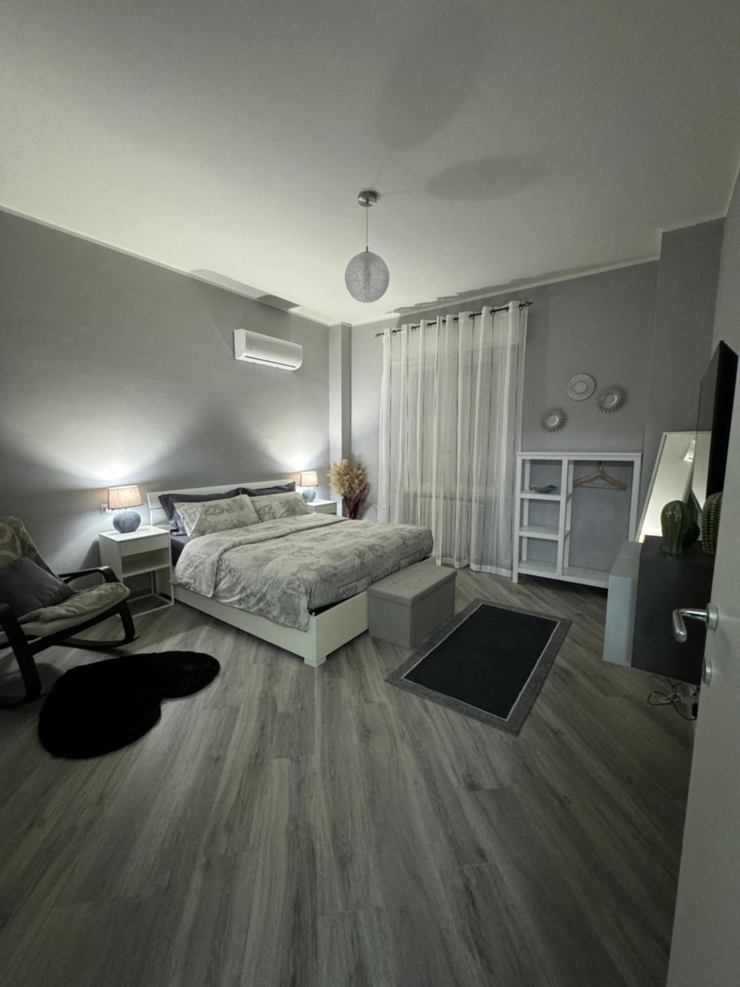 パルマTrento House Zona Stazione Centro Storicoアパートメント エクステリア 写真